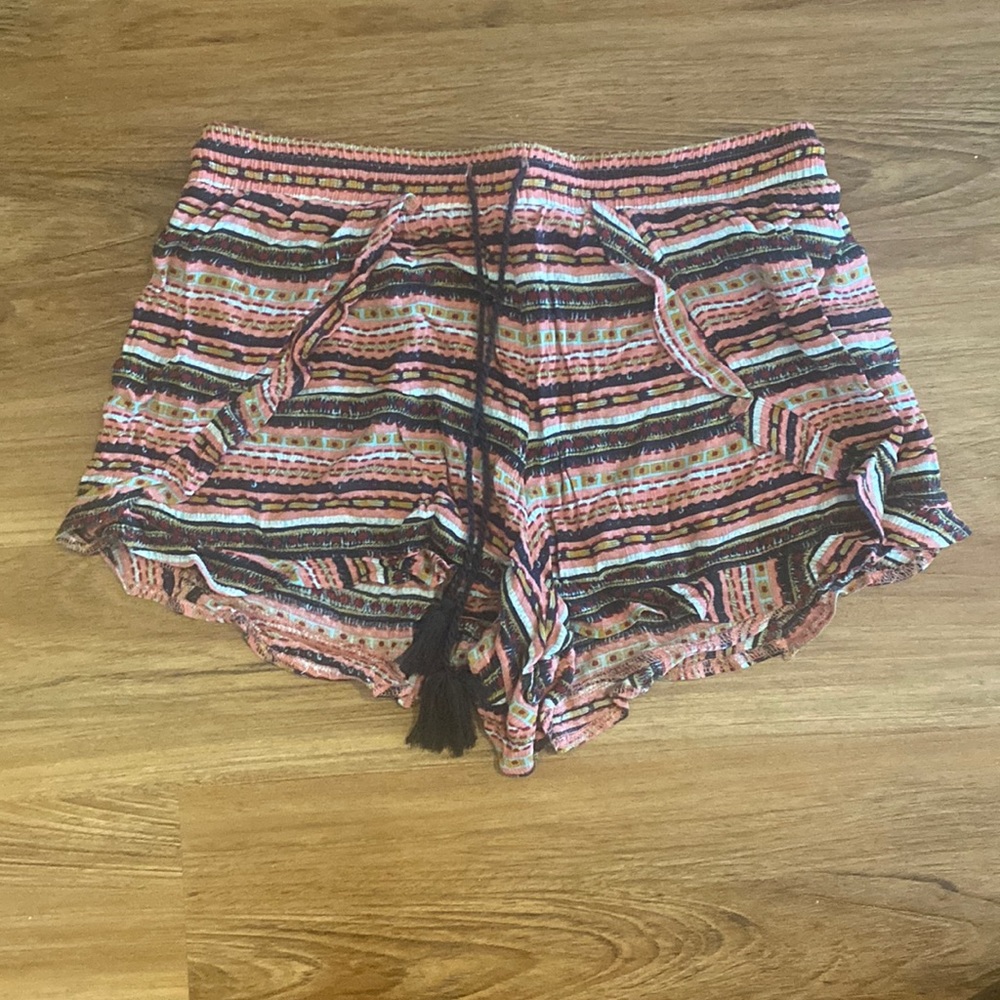 Aztec Print Shorts Like New Large with tassel drawstring stretchy waist